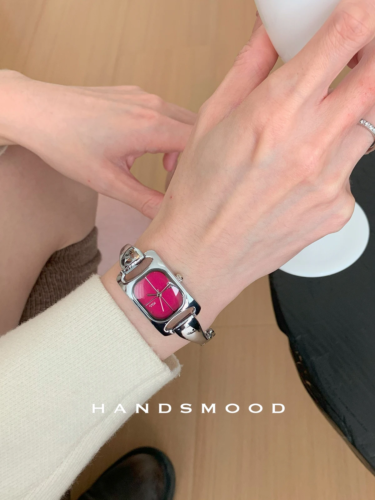 Raspberry Red Exquisite Design Bracelet Watch, High-End Casual Versatile Women's Watch, Fashionable Quartz Wristwatch