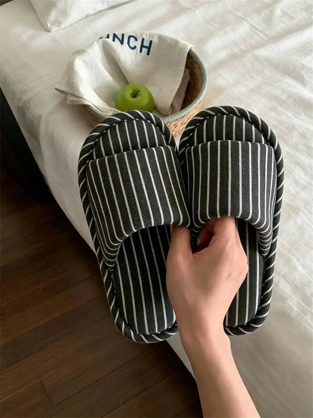 

2026 New Japanese Style Striped Cotton Slippers Sweat Absorbent Soft Non slip Couple Four Seasons Indoor Floor Shoes Men Women