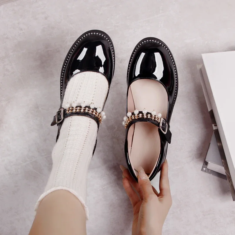 2024 Sweet Studded Pearls Belt Patent Leather Mary Jane Shoes Women Low Heel Black Summer Party Ladies T-stap Pumps Wine Red