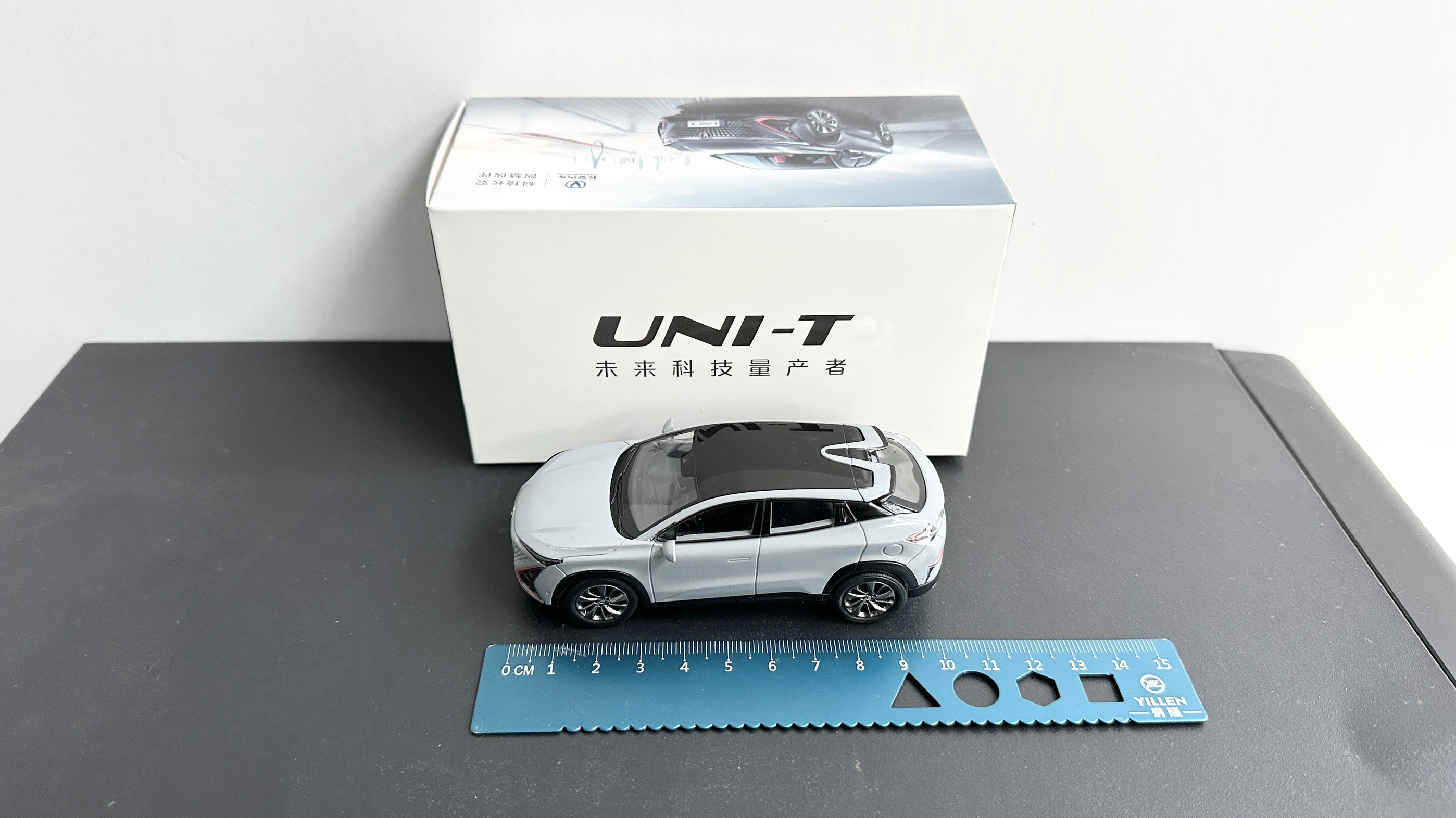 1:43 Originalfabrik, Changan Automobile UNI-T Automodell EINHEIT Simulationsautomodell, Kunststoffmodell mit Rückzug