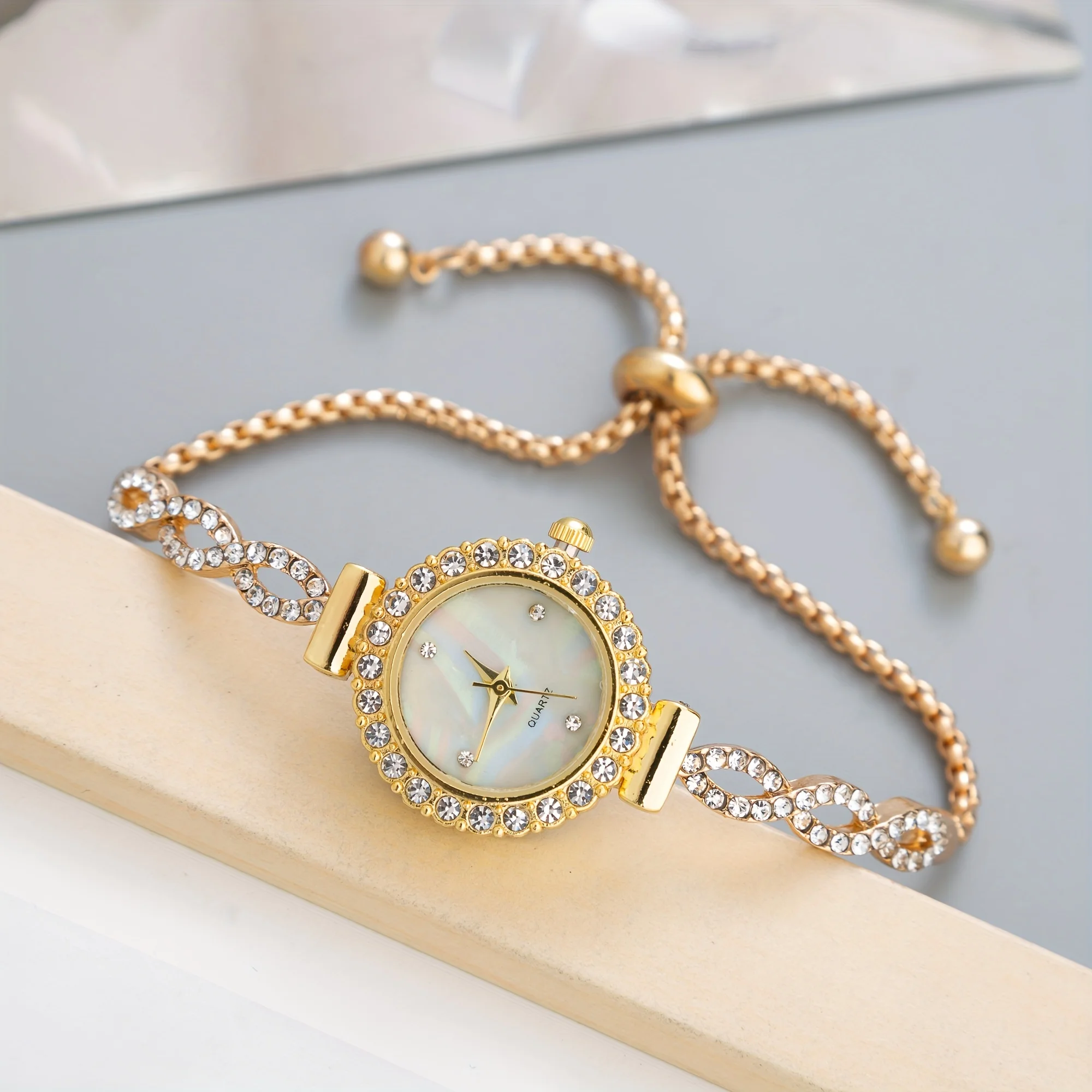 Women\'s Watch Luxury Rhinestone Quartz Bracelet Watch Elegant Iridescent Dial Analog Wrist Watch