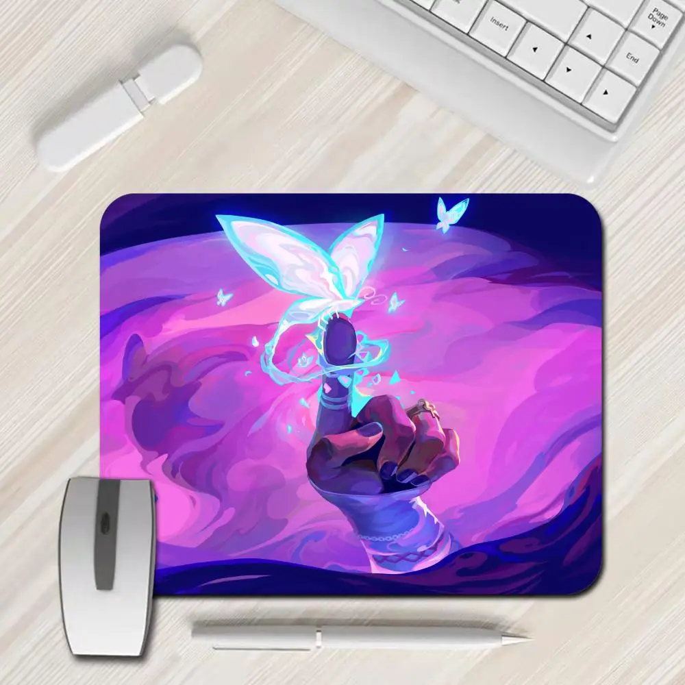 

Маленький коврик для мыши Valorant, утолщенный коврик для мыши CloveIsoGekko, настольный коврик, клавиатура для настольного компьютера, беспроводная мышь, подарок для мальчиков и девочек для CS DOTA