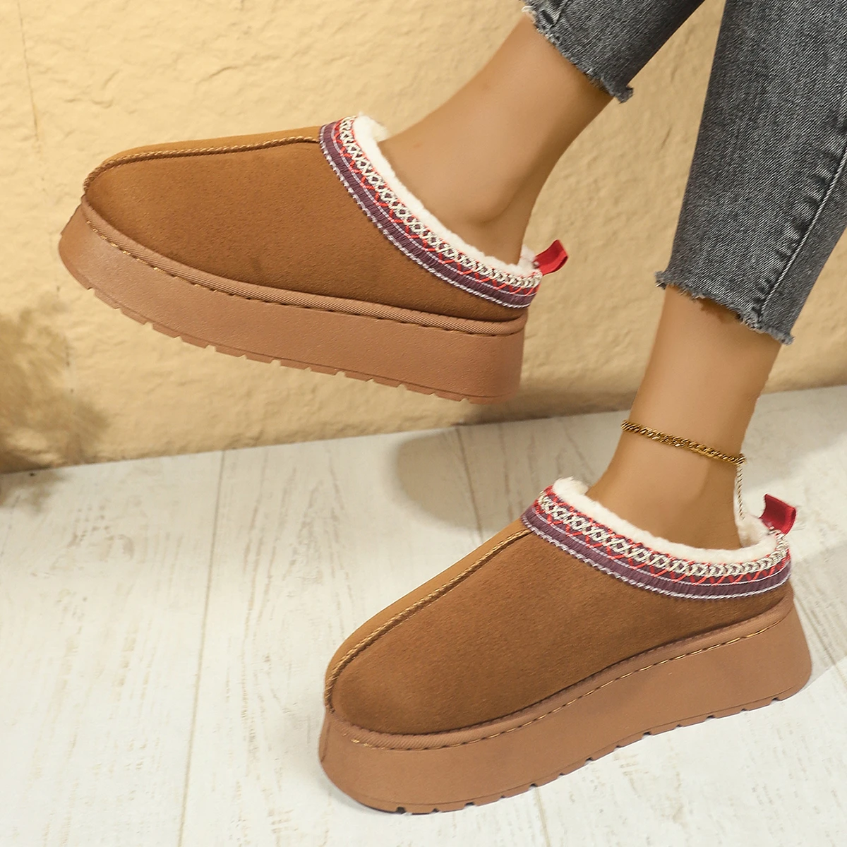 Botas de nieve para mujer, invierno 2025, nuevas suelas gruesas cálidas de Cachemira sin pelo cubierto con tacón, media zapatilla, zapatos de algodón para mujer