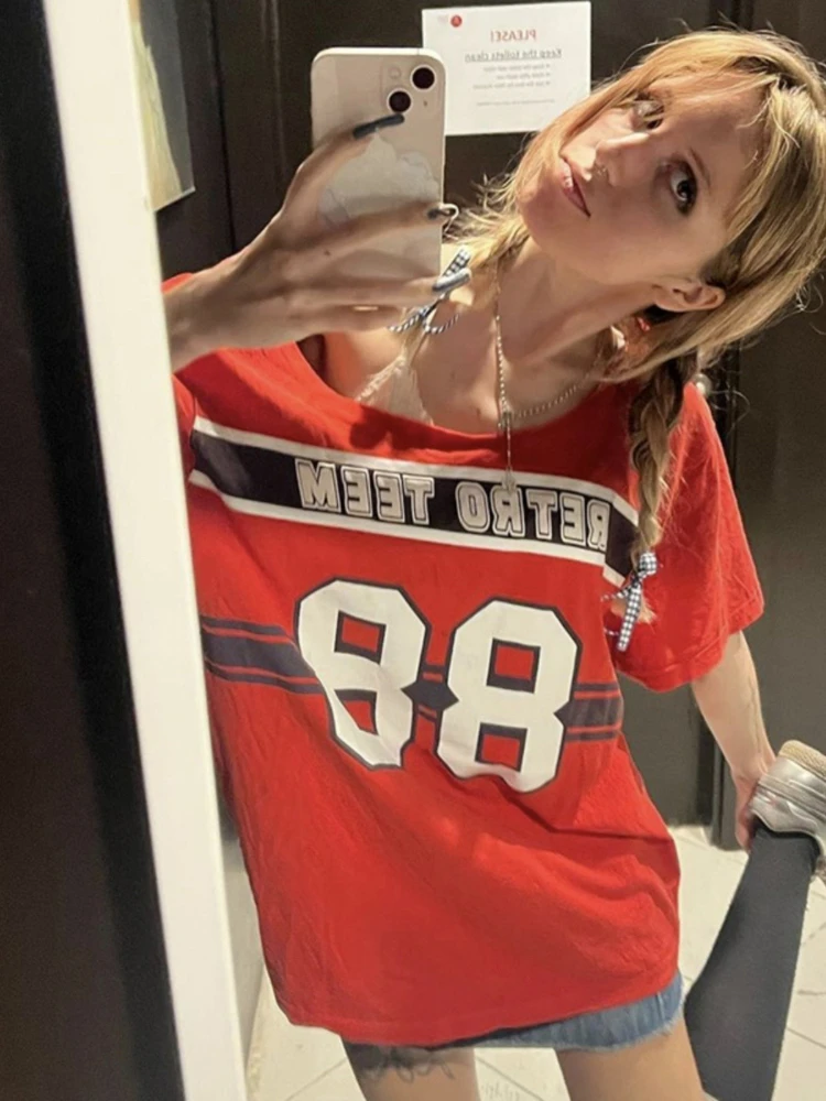 Americano retro y2k fora do ombro manga curta camiseta feminina verão casual solto ajuste algodão topo carta impressão streetwear estilo legal