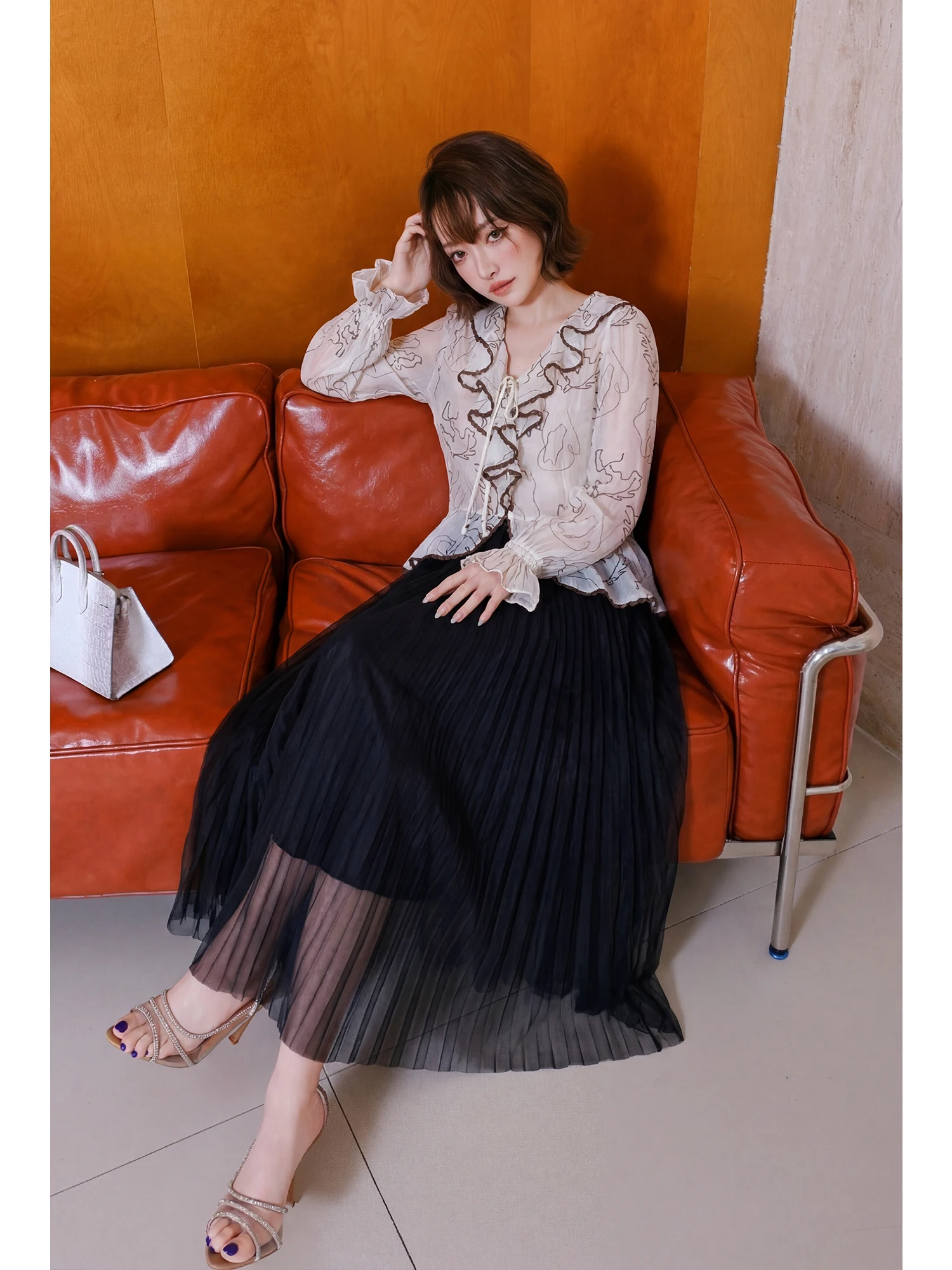 

MIUCO Lyocell Silk Floral Print Shirt V-neck Bell Sleeve Ruffle Hem French Style Women's Breathable Skin-friendly Long Sleeve...