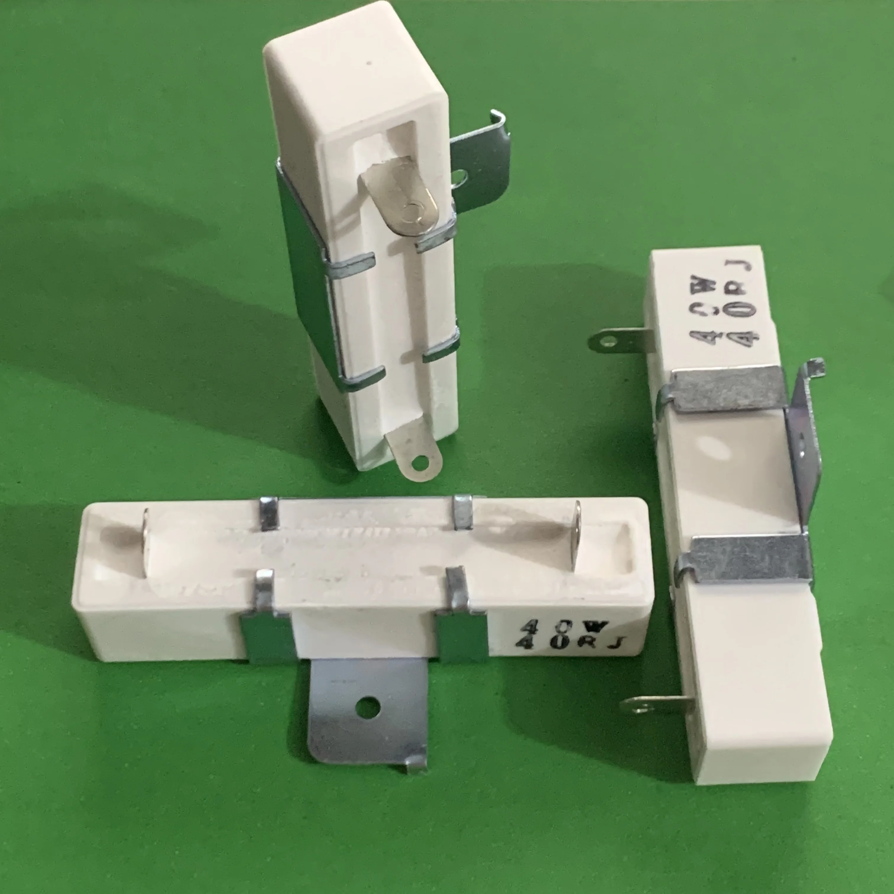 (5 unids/lote) 40W 50W 40 ohm +/- 5% resistencia de cemento Horizontal 40W40RJ resistencia de cemento 40W40ΩJ resistencia cerámica enchufable RX27-4H