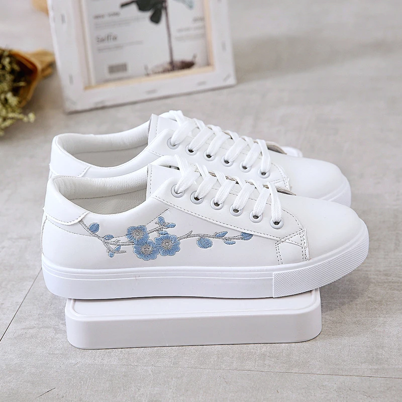 Summer Women Sneakers Fashion Breathble Vulcanized Shoes Pu leather Platform Lace up Casual White embroidered 2020 new hjk8