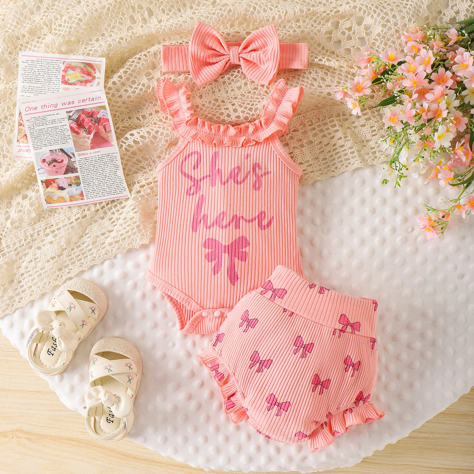 

Комплект из 3 предметов для новорожденных девочек 0-18 месяцев: летний комбинезон без рукавов с милым розовым принтом + шорты с бантом + повязка на голову, наряд для малышей