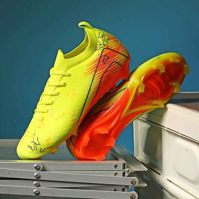 

All Terrain Adaptable Soccer Boots Reinforced Toe Protection Shock Absorbing Design Outdoor Long Distance Sports Training Shoes