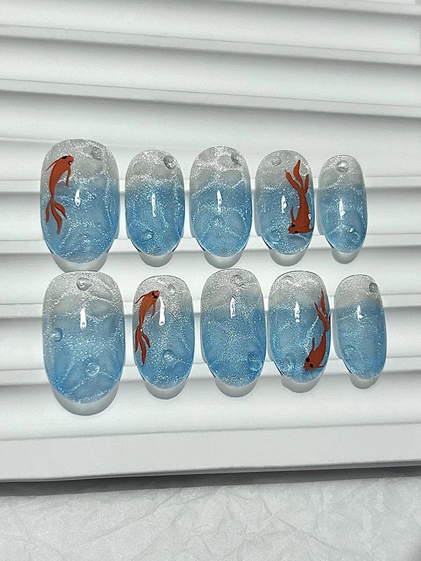 10 pezzi fata glitter occhio di gatto pressa fatta a mano sulle unghie ghiacciaio blu sottomarino koi acqua ondulazione unghie finte rimovibili riutilizzabili