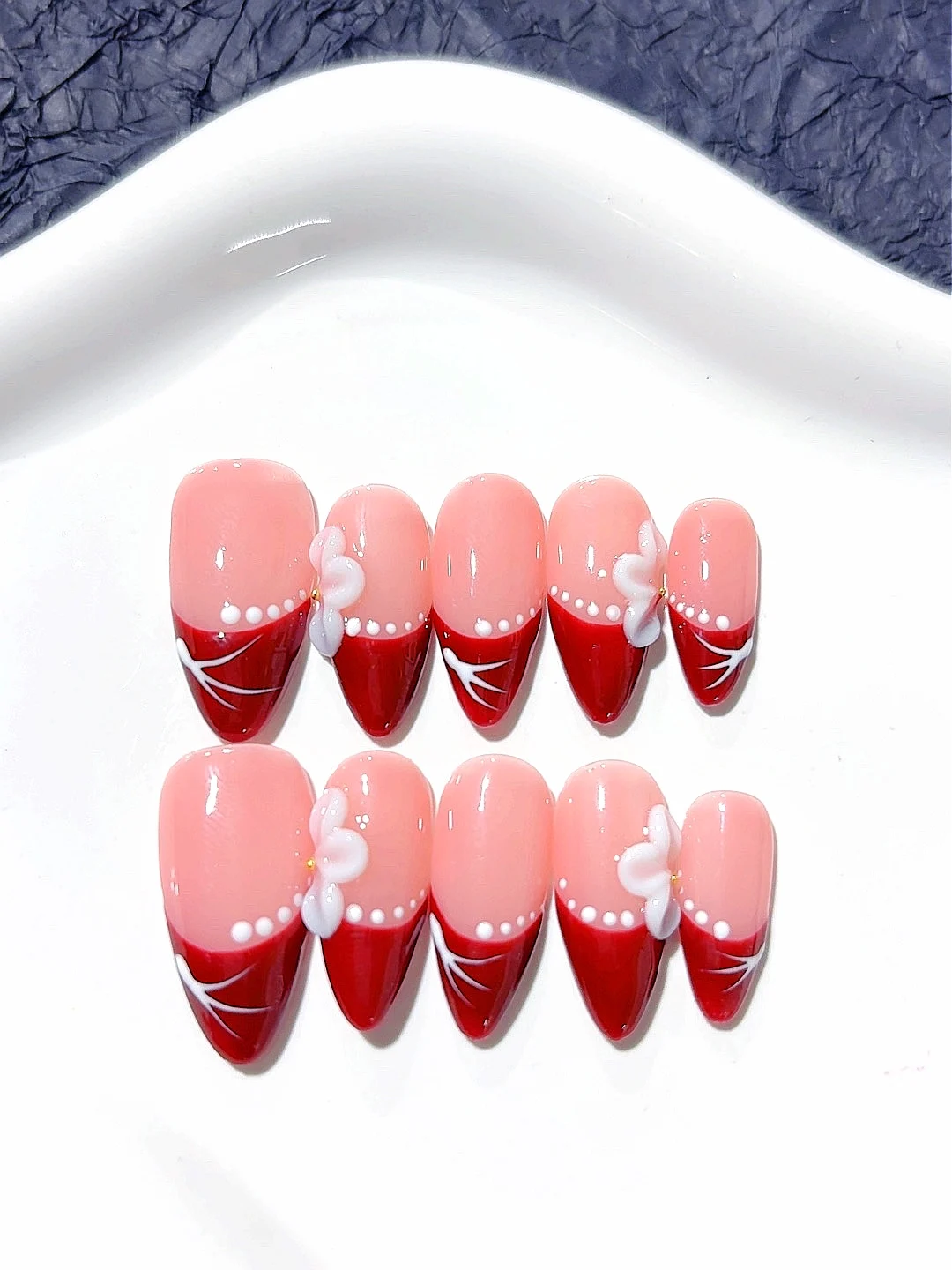 

Red Painted Nail Art Almond Style Fashion Manicure (C381)