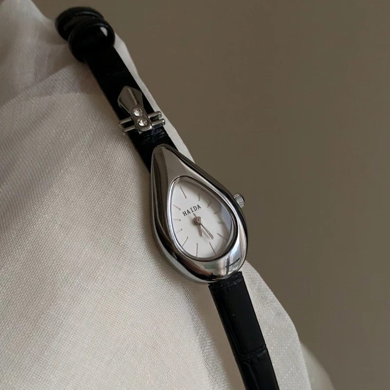 New Pipa-inspired design with a stylish, elegant dial Exquisite Chinese-style genuine leather strap Niche women's quartz watch