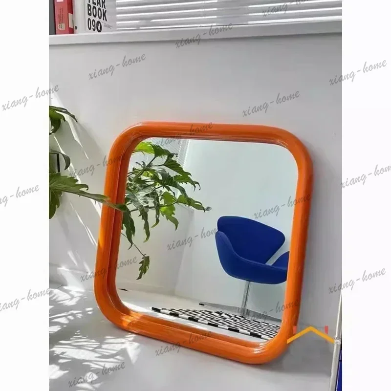 Factory Direct Bathroom Aesthetic Shower Traffic Men Makeup Mirror Small Mirror Cute Frame Spiegel Wand Home Decorations Silvery