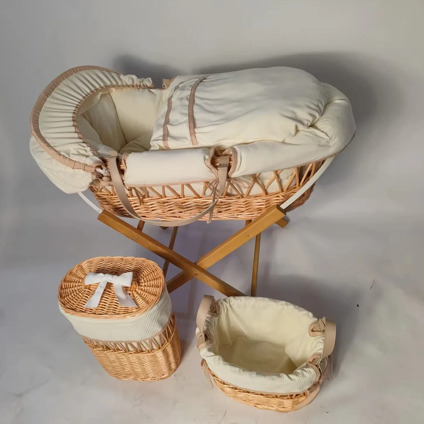 Natural willow luxurious baby bassinet