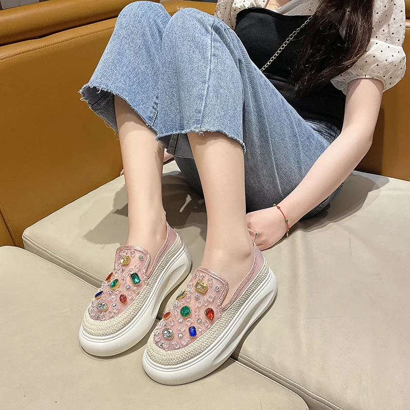 

Новые летние туфли на плоской подошве с толстой подошвой и кристаллами, роскошные дизайнерские туфли на плоской подошве, женские сетчатые кроссовки со стразами, Zapatillas