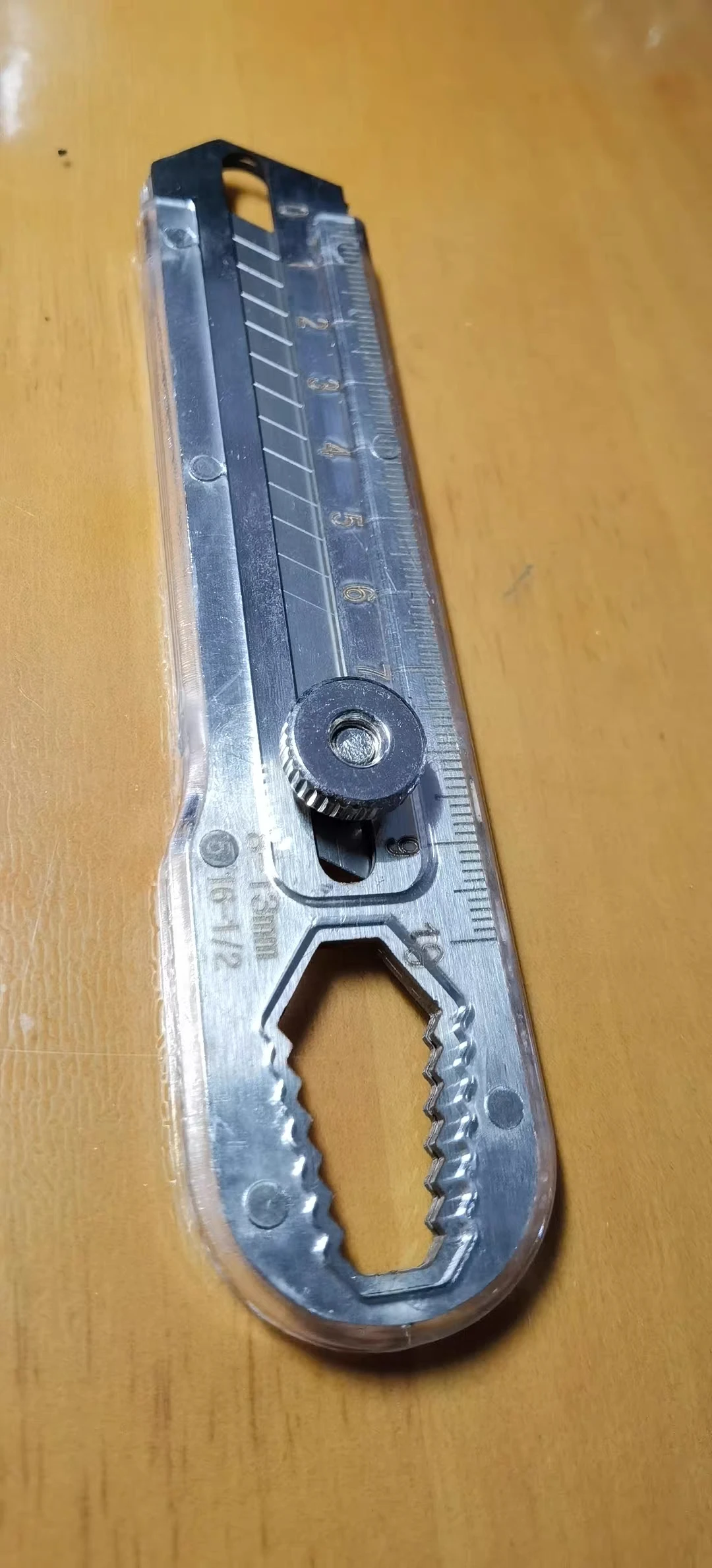 8-in-1 Multi-purpose Utility Knife Box Cutter Stainless Steel Retractable Heavy Duty Waterproof with Snap-off Blades