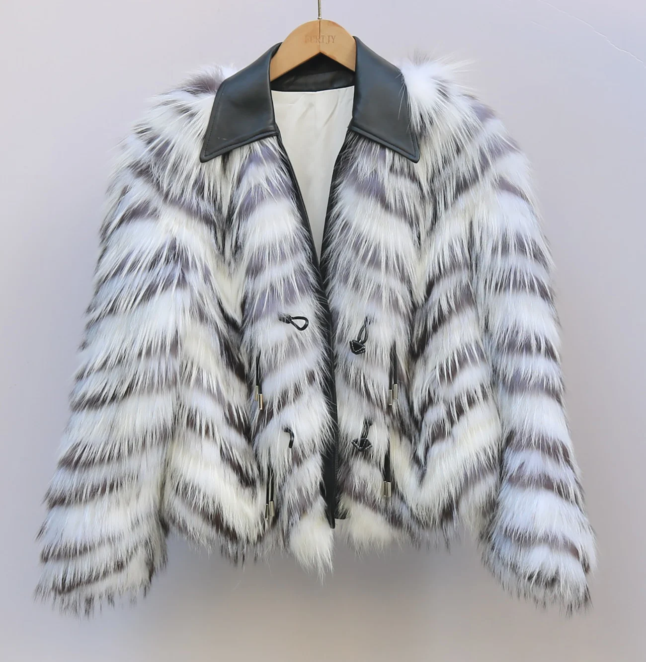 

Winter Jacket Women's Genuine Sheepskin Leather Turn-down Collar Fluffy Fashion Thick Warm Real Fox Fur Coat