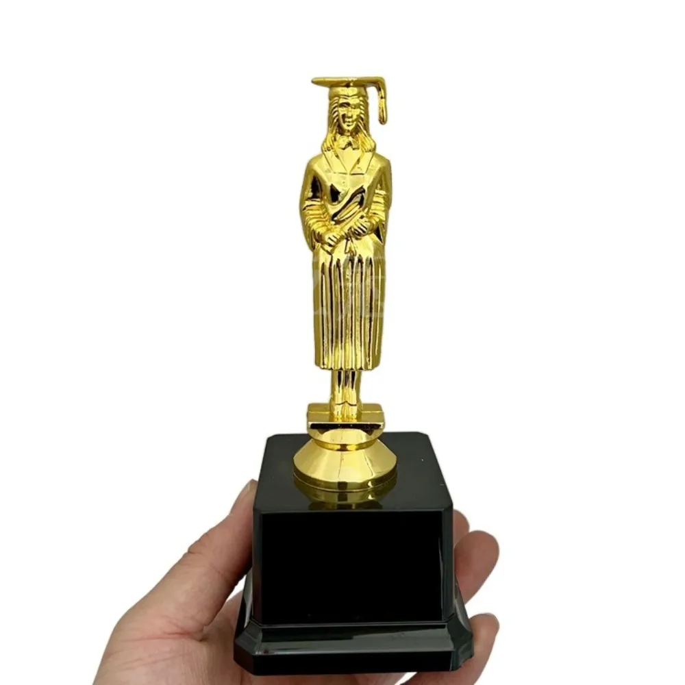 

Пластиковый трофей «Золотая награда», Золотая статуя, модель мужского и женского врача, маленький приз, чашка, ремесленные сувениры, выпускной