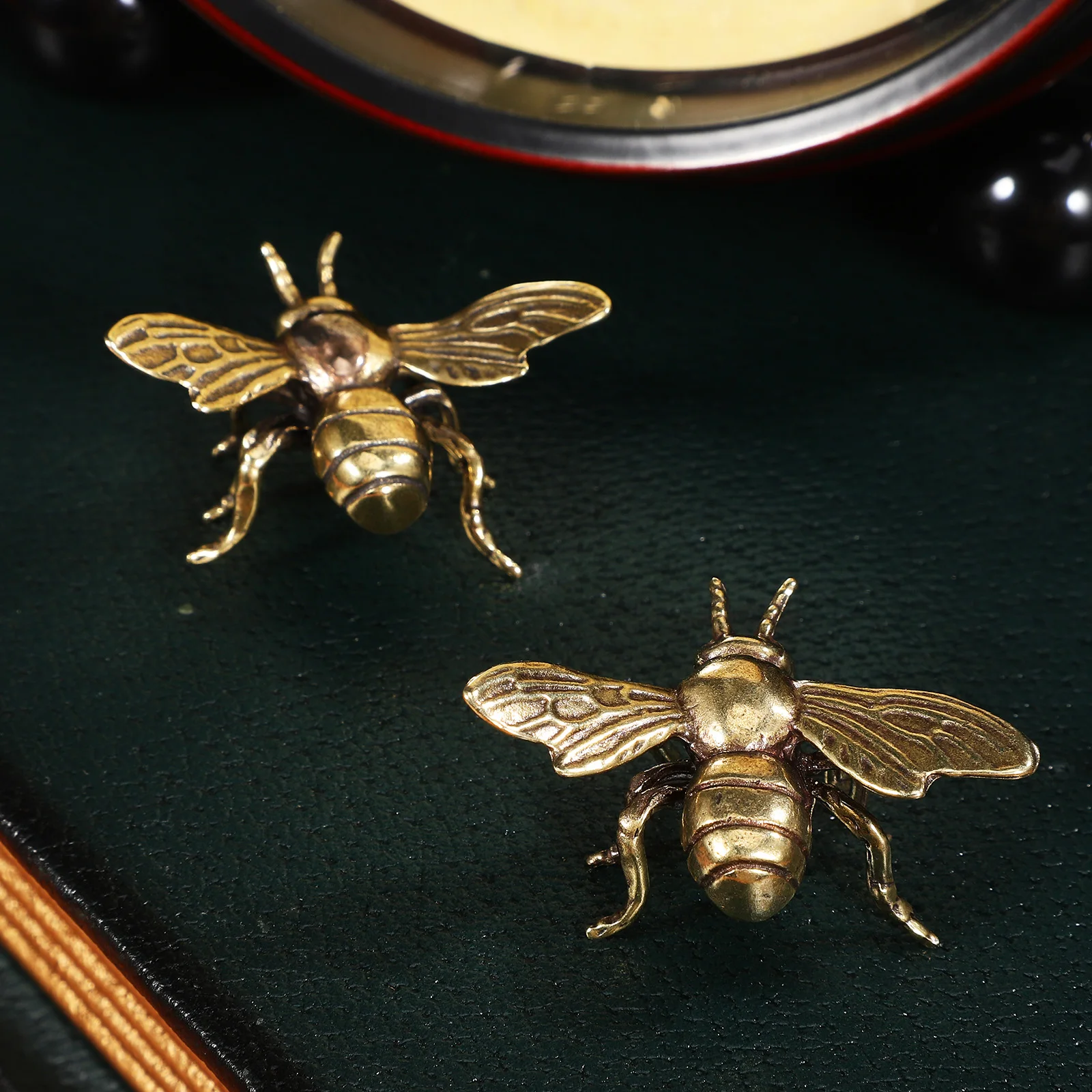 2 peças delicadas enfeites de abelha de latão feitos à mão mini estatuetas exclusivas decoração de casa decorações de presente