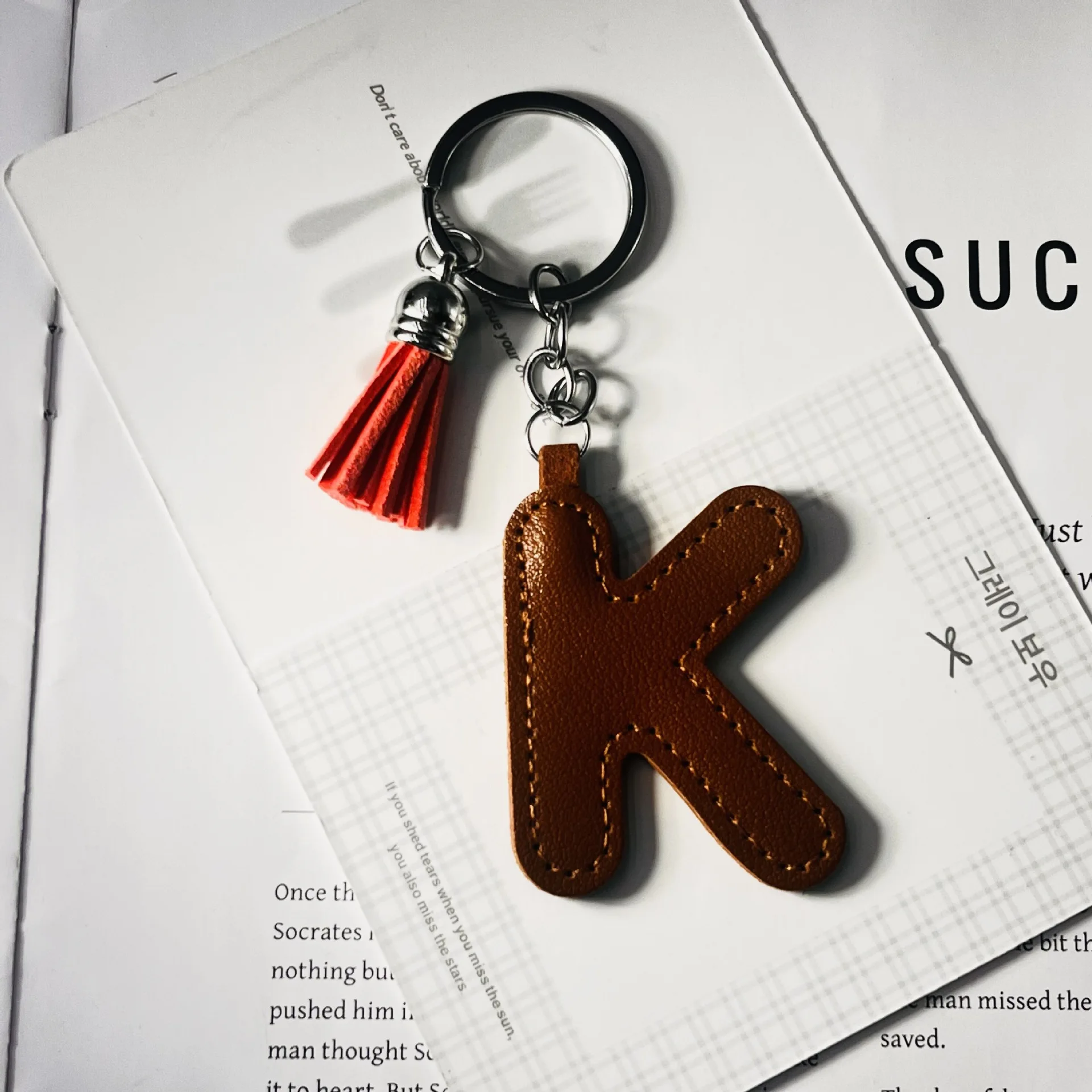 PU-Leder A bis Z Alphabet Mode-Schlüsselanhänger 26 Initialen Buchstaben Schlüsselring Bonbonfarben Quasten Anhänger Auto-Schlüsselanhänger Geschenk – Detail 8