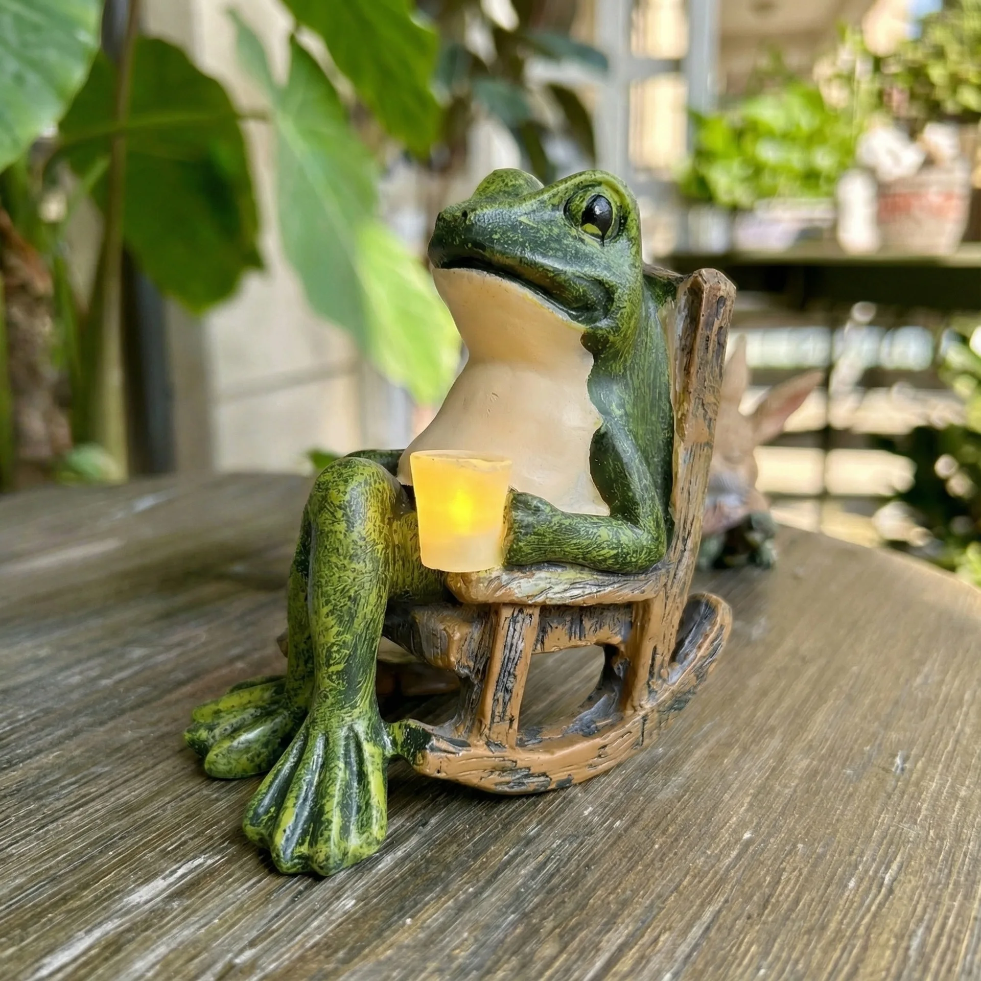 Solar Powered Rocking Chair Frog Resin Figurine Cute Animal LED Night Light Outdoor Garden Yard Decor Indoor Desktop Ornament