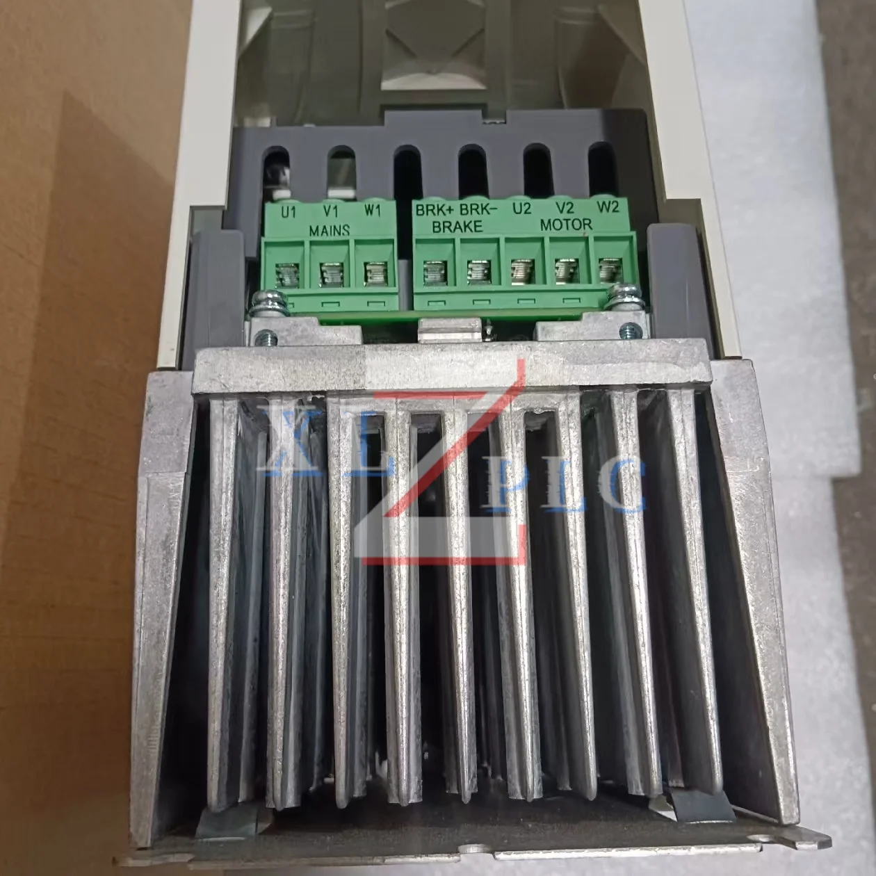 새로운 재고 있음 ACS550-01-03A3-4 ACS550-01-04A1-4 인버터
