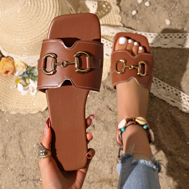 

2025 New Women's Solid Metal Decoration Square Toe Casual and Versatile Sandals Summer Non Slip Comfort Beach Shoes