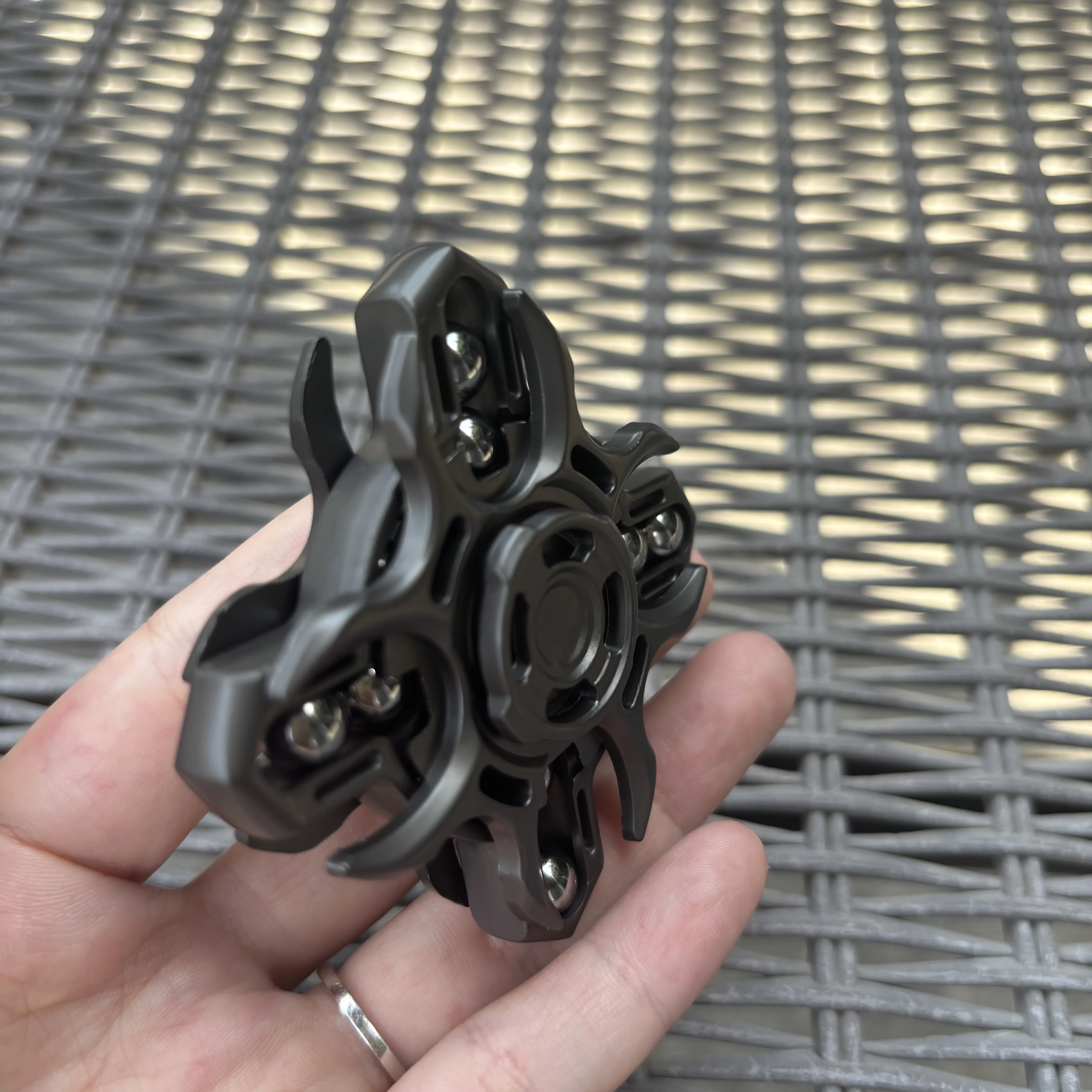 EDC ハンドスピナー フィジェットスピナー 両面リンケージ ストレスリリーフおもちゃ ストレスリリーフ ADHD 集中力 フィジェットおもちゃ 大人用