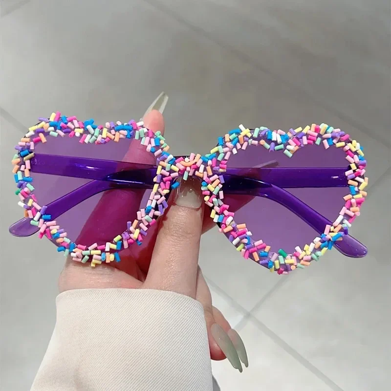Popular y2k Vintage Love Heart Sunglasses Women For Men Luxury Brand Design Sun Glasses Punk Cake Candy Pink Cute Party Eyewear image 2