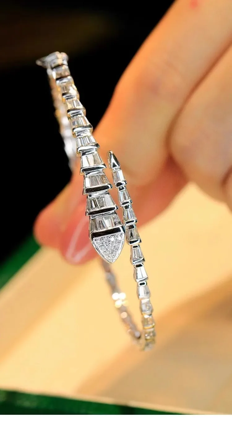 S925 Sterling Silber Armband mit Diamanten, Schlangenknochen-Design, Luxuriöses Nischenarmband mit Schlangenkopf-Verschluss für Damen – Detail 9