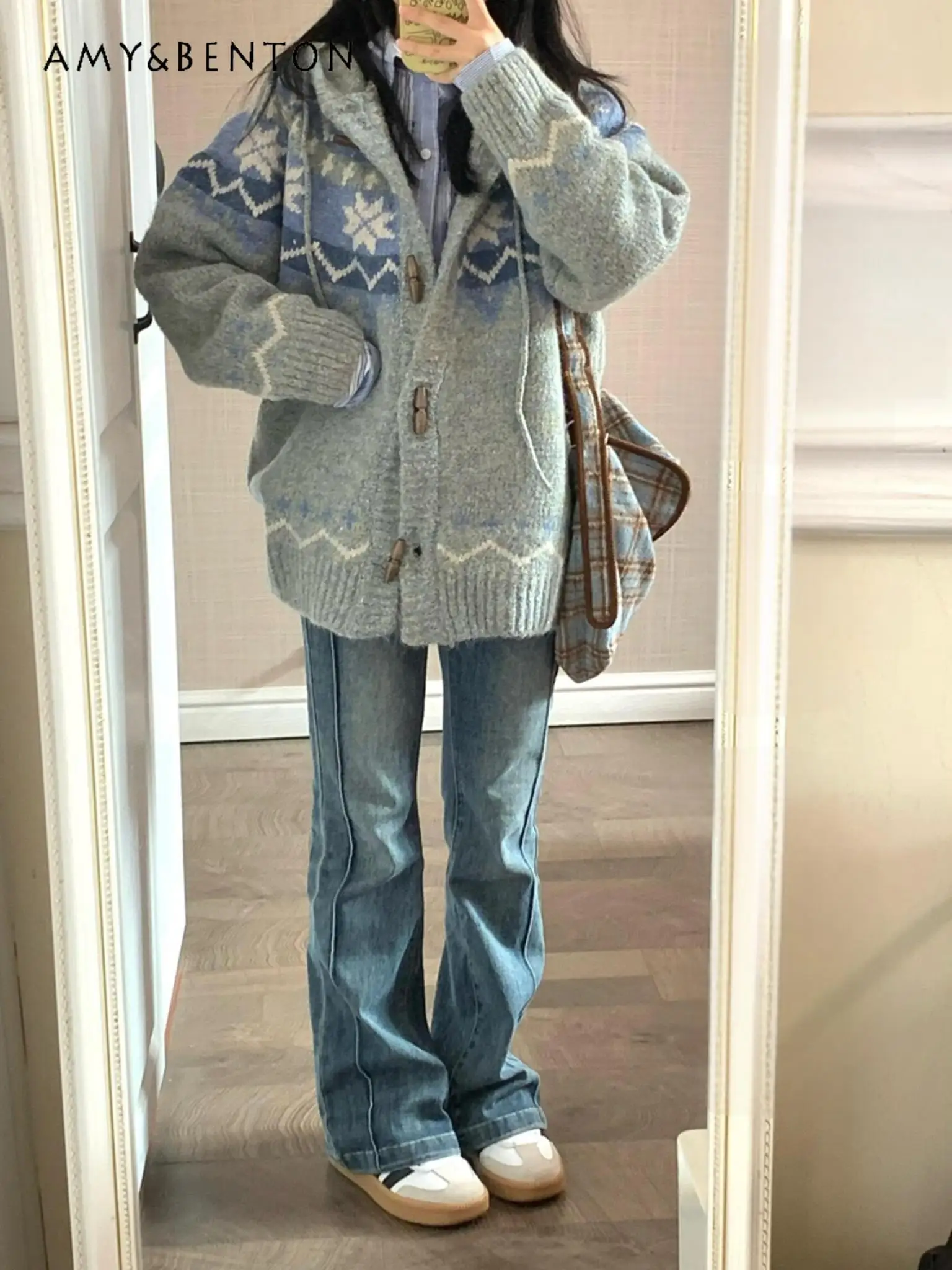 

Осень-зима 2025 г., серый свитер на пуговицах в стиле ретро для женщин, толстый свободный повседневный вязаный кардиган с капюшоном