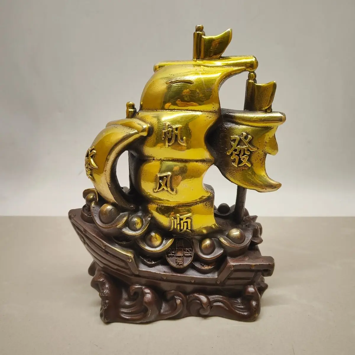 Smooth sailing ornament sailboat home gilt ride the wind and waves faucet office main wealth ingot money