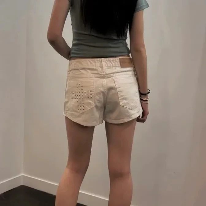 Summer 2026 Casual Chic Fashionable Versatile Denim Shorts with Pocket And Studs for Daily Wear Women's Slim Fit Jeans Shorts
