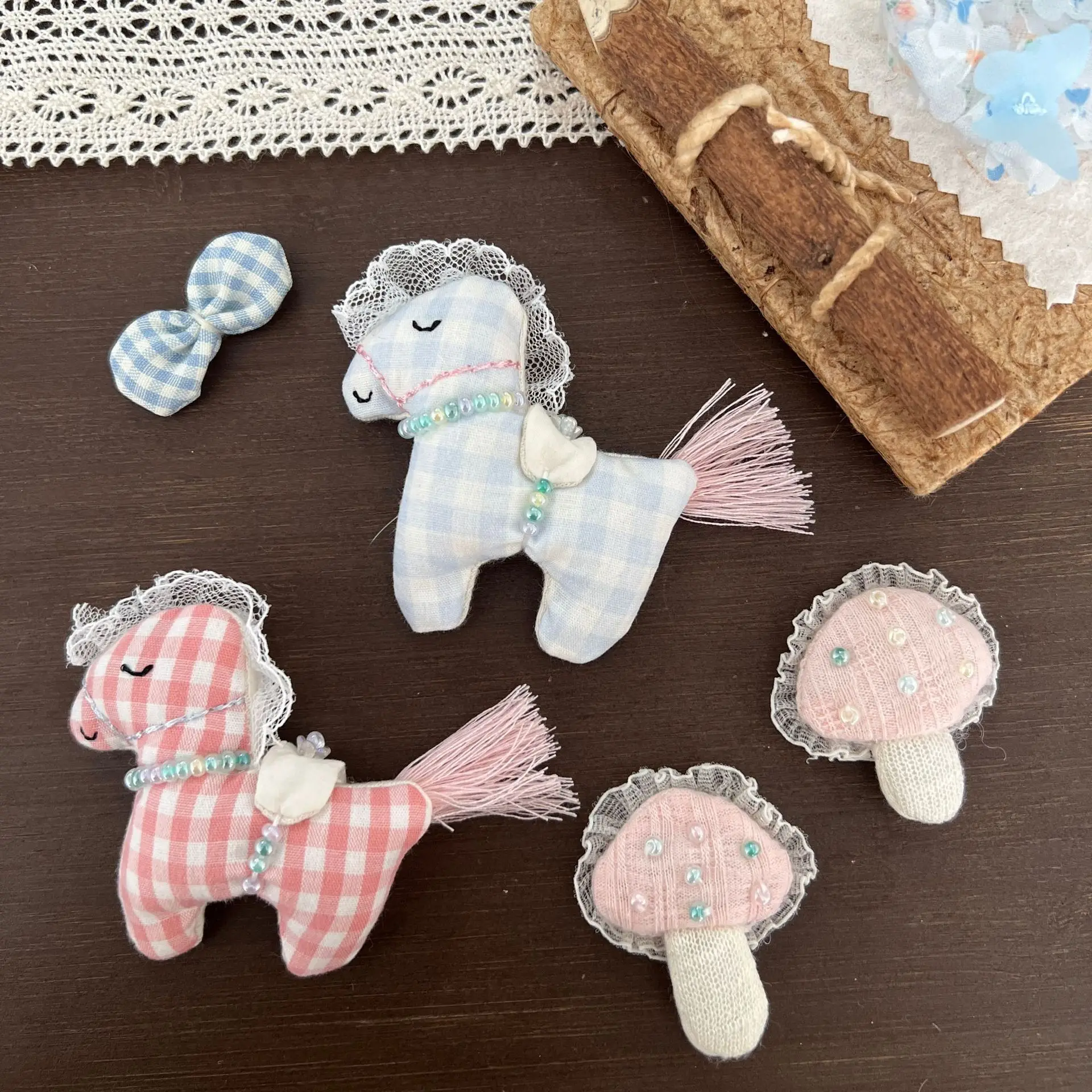 Spring New Korean Mesh Fabric Stuffed Pony Brooch for Kids Clothing Bag Decoration High Quality Portable