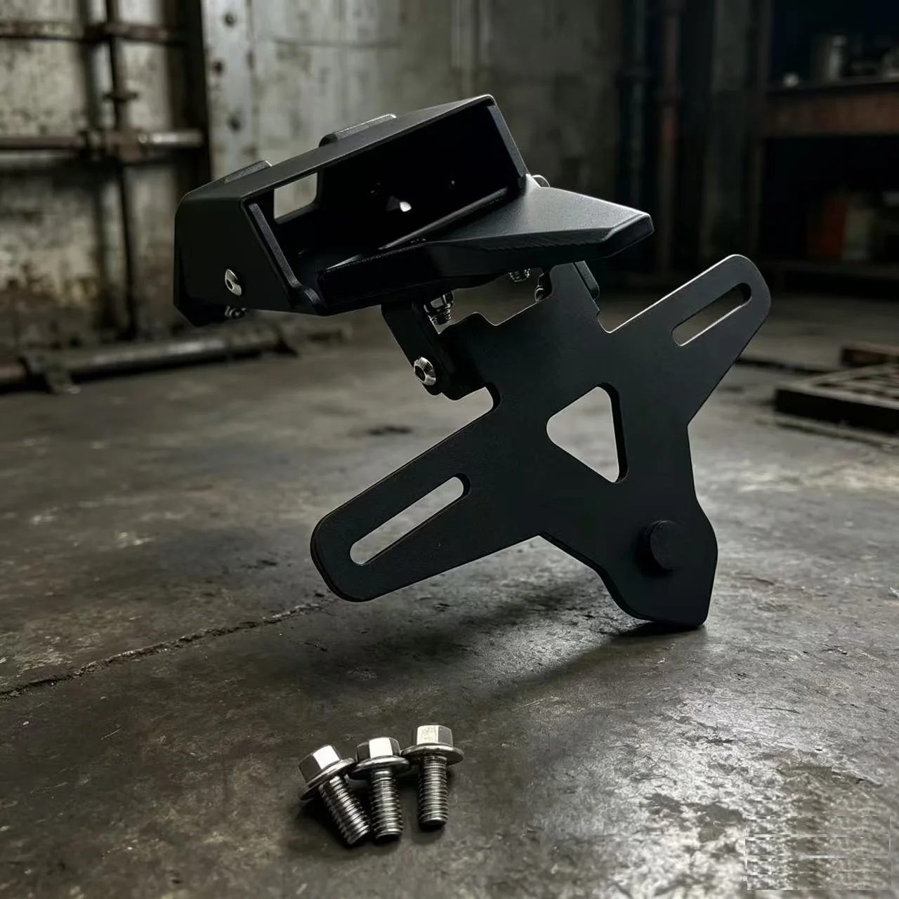

New For QJMOTOR SRK600RS/SRK800Rear License Plate modified short tail foldable rear license plate frame non-destructive installa