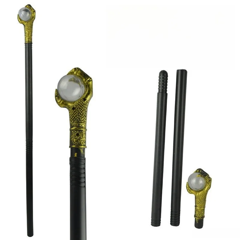 Kostiumy na Halloween w stylu wampira: peleryna, rękawiczki, naszyjnik z krwią i czosnkiem, sztab, odpowiednie do odgrywania ról wampirów.