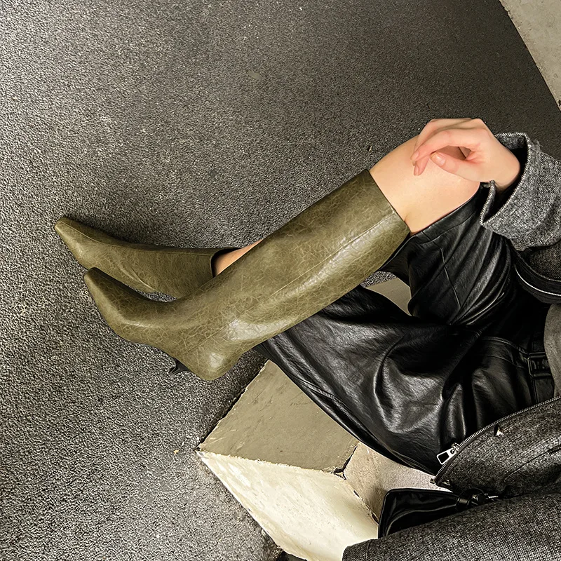 

Arden Furtado Осенние коричневые сапоги из воловьей кожи на каблуке «котенок» Современные сапоги без шнуровки с квадратным носком Сапоги до колена большого размера в простом стиле