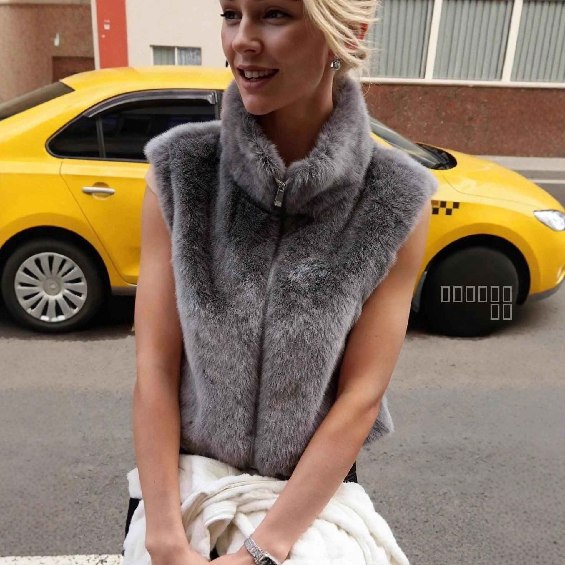 

ort Fem Jaet 2025 Autumn Winter New Sle Artificial Mink Vest Ladies ort Coat Fake Fur Outerwear Polyester Fiber