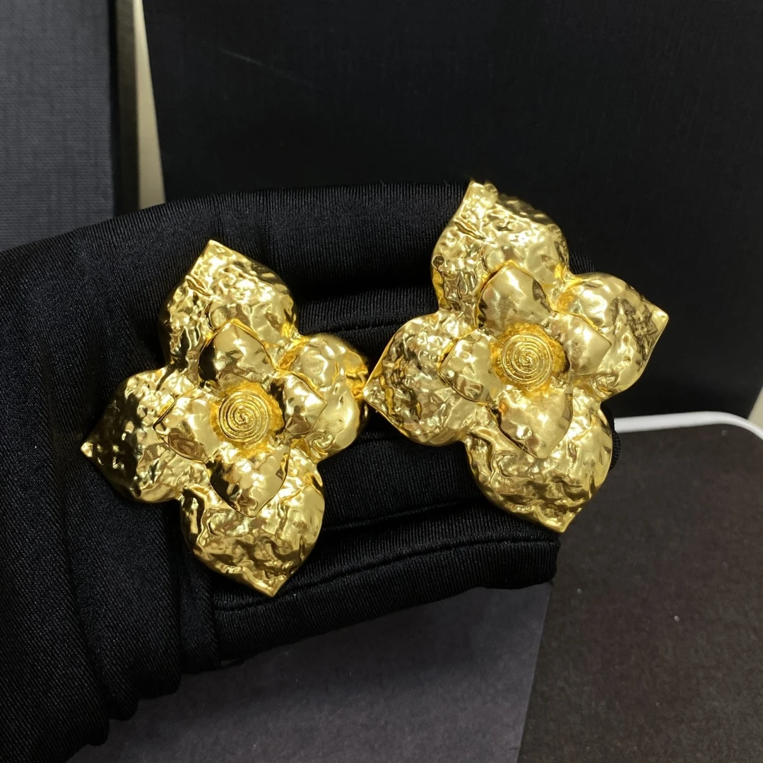 

Europe America Designer Brand Gold Flower Big Earrings Ear Clip Women Vintage Luxury Jewelry Trend