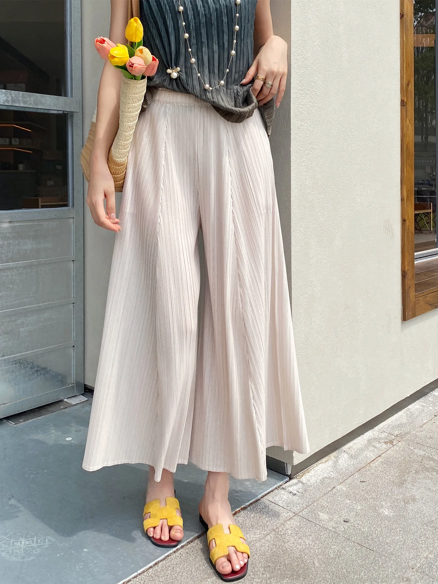 Women's Summer Thin Wide-Leg Pants with Miyake Design, Pleated Style, Elastic Waist, Casual and Versatile.
