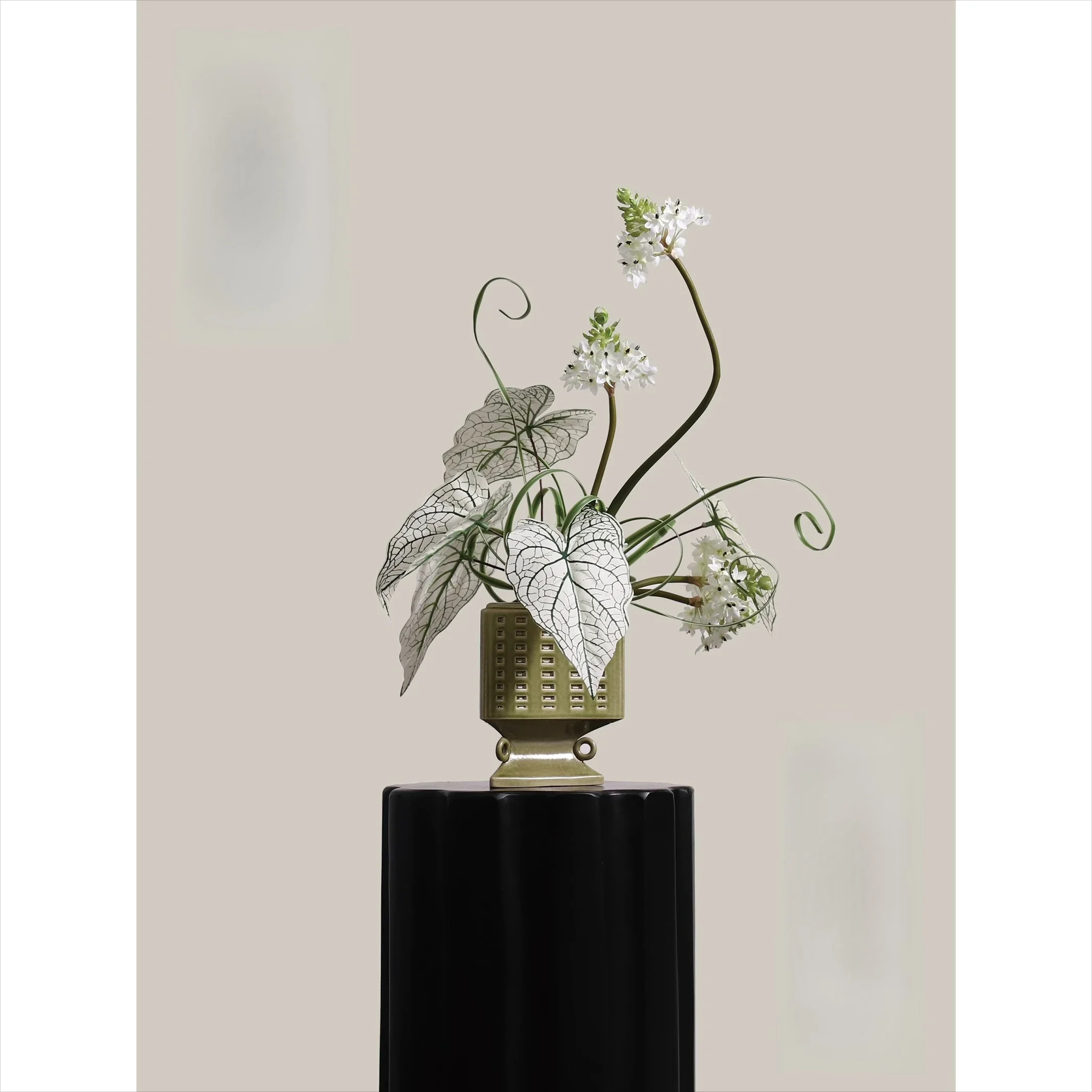 Geometric flower ware, large texture simulation flower art, soft decoration atmosphere home decoration in the sample room