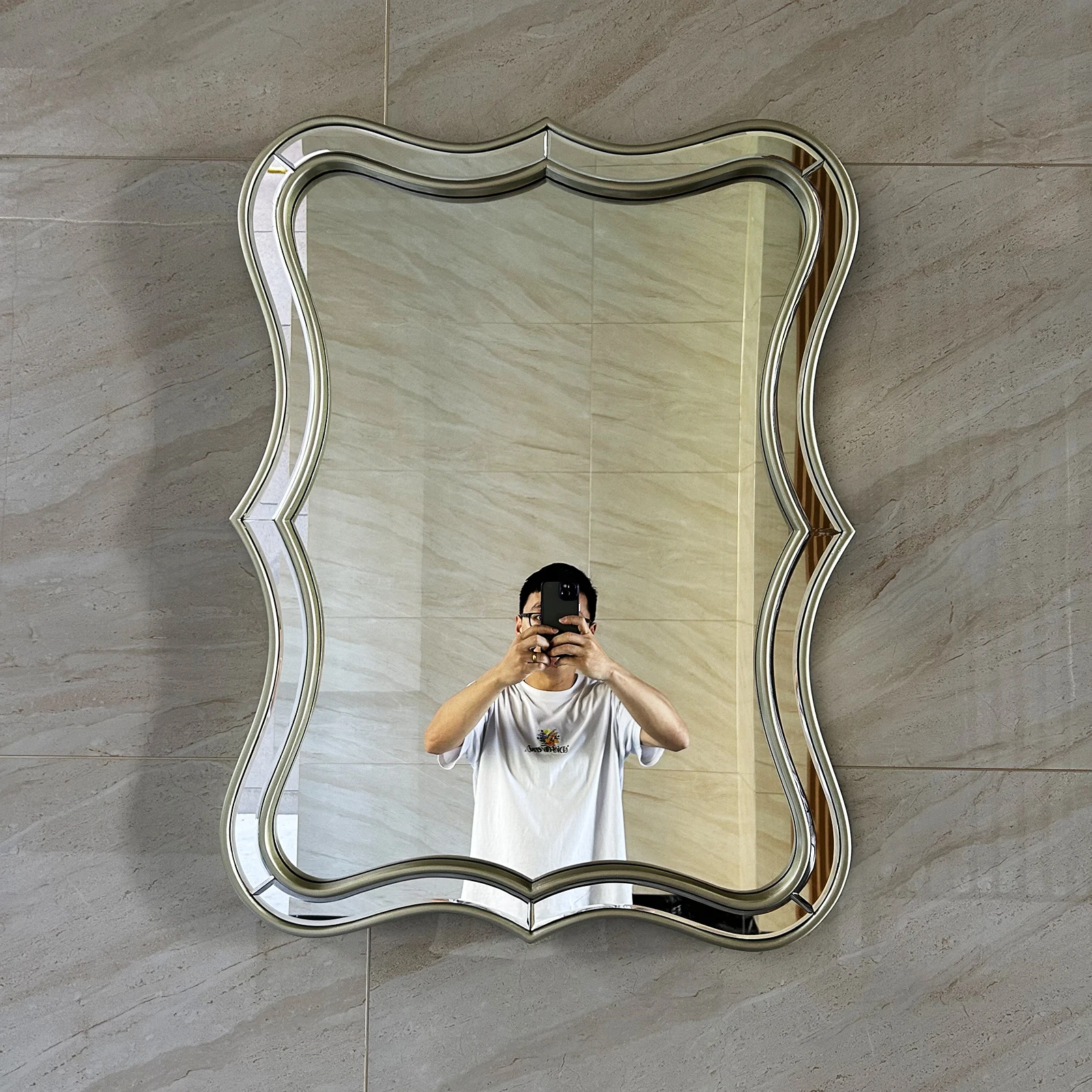 European American style retro bathroom mirror special-shaped mirror washstand wall hanging light luxury dressing mirror restaura