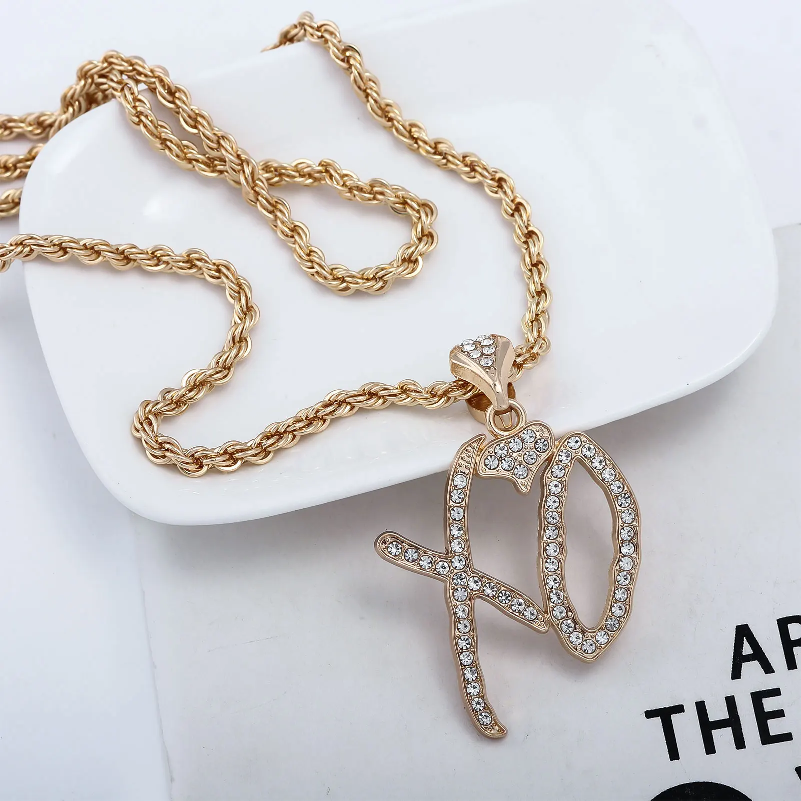 Hip-hop Fashion Necklace For Men And Women High-end Accessories English Letters XO Simple And Elegant Couple Pendant Jewelry