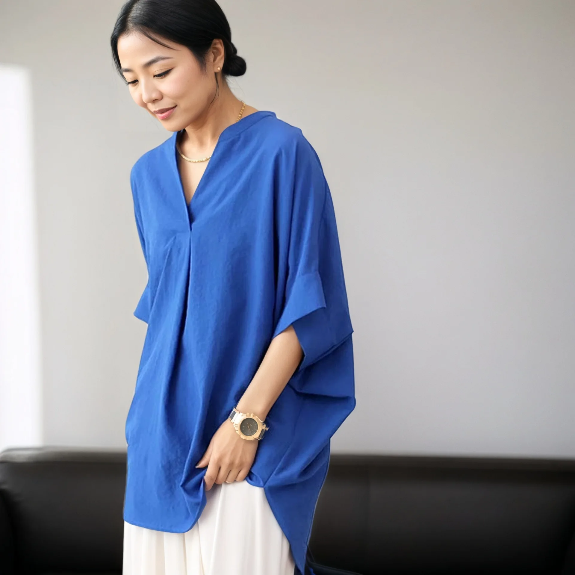 เสื้อผู้หญิงทรงหลวม แขนค้างคาว คอวี แฟชั่นเกาหลี สไตล์เรียบง่าย ใส่ได้หลายโอกาส สำหรับฤดูร้อน ปี 2025