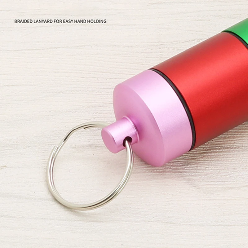 منظم حبوب أسبوعي معدني مقاوم للماء مع تصميم حجرة لمدة 7 أيام، مجموعة إسعافات أولية محمولة للسفر في الهواء الطلق مع حلقة مفاتيح