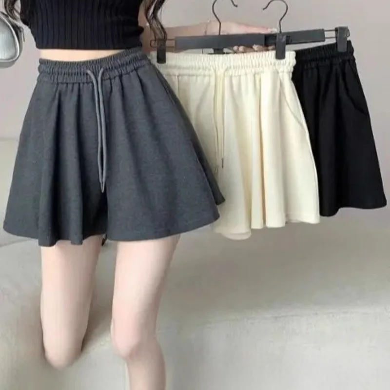 Lässige Sportshorts im Ballett-Stil für Damen, Sommerkleidung, hoch tailliert, schlank machend, lockere, weit geschnittene, plissierte Fünf-Punkt-Rockshorts