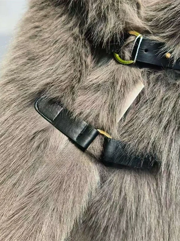 若い女性の長袖フェイクファーコート秋冬新作エレガントな感覚美容師効果アウタージャケット