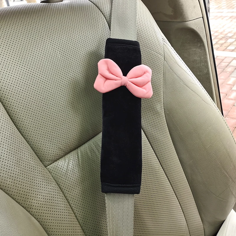ที่หุ้มสายเข็มขัดนิรภัยรถยนต์ลายโบว์น่ารัก 2 ชิ้น ป้องกันการรัดคอ อุปกรณ์ตกแต่งภายในรถยนต์ ของขวัญสำหรับสาวๆ