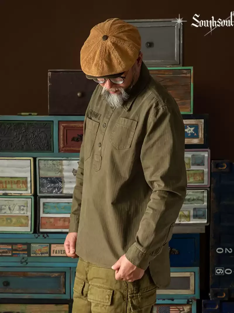Giacca da camicia pullover con colletto Henry in puro cotone retrò americano a successo, vecchio orlo rotondo asimmetrico lavato a spina di pesce