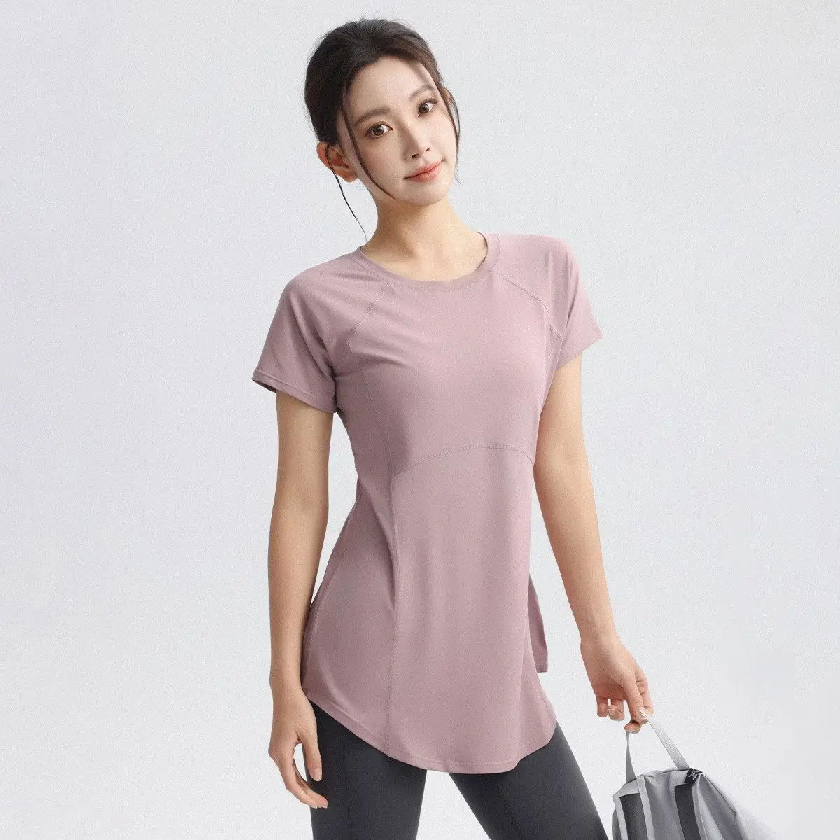 Long Sleeve Sports Cover up 2026 New Yoga Pilates Training Clothes Loose Butt Cover Slimming Fitness Shorts Women's T-shirt